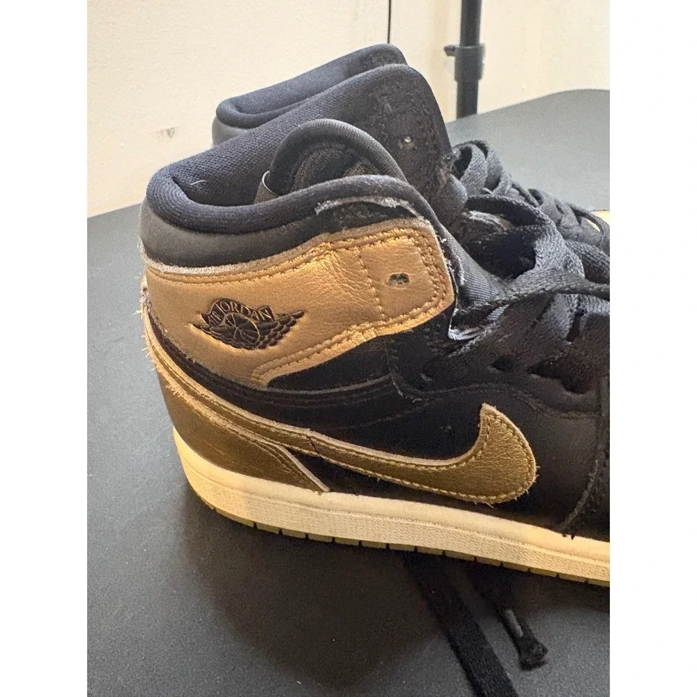 Nike Air Jordan 1 Mid Kids Metallic Gold Black Sneakers FD1412-011 3Y